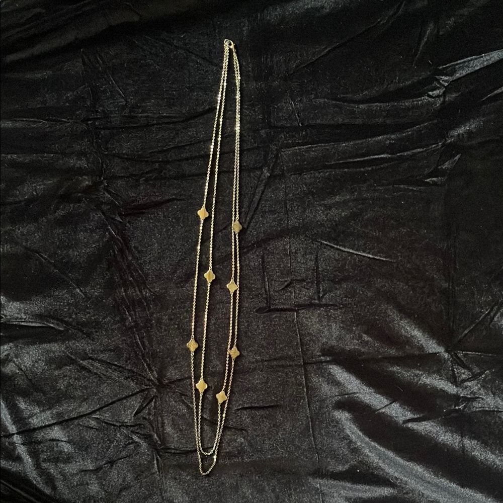 Elegant Gold Necklace with Geometric Accents